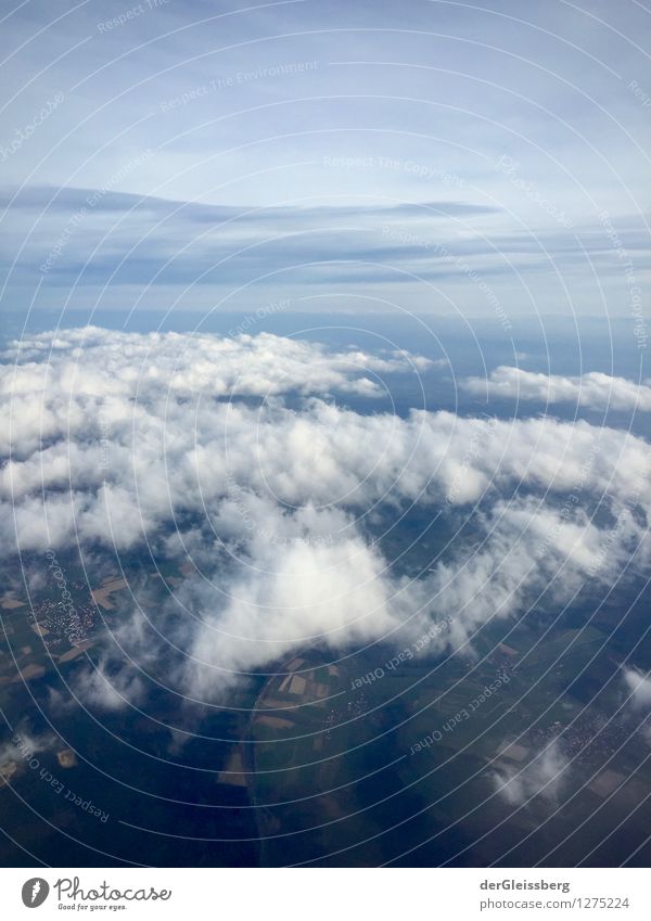 Theoretische Troposphärengrenze Landschaft Luft Himmel Wolken Horizont Klima Wetter Luftverkehr fliegen hoch blau grau weiß oben Höhenflug Farbfoto Luftaufnahme