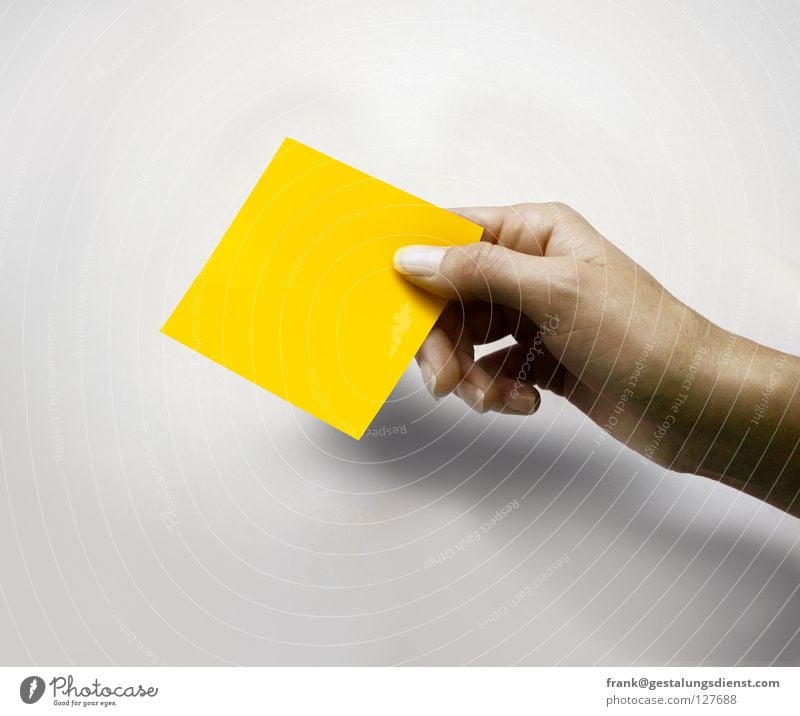 Handquadrat Quadrat gelb geben Finger Zettel Farbe