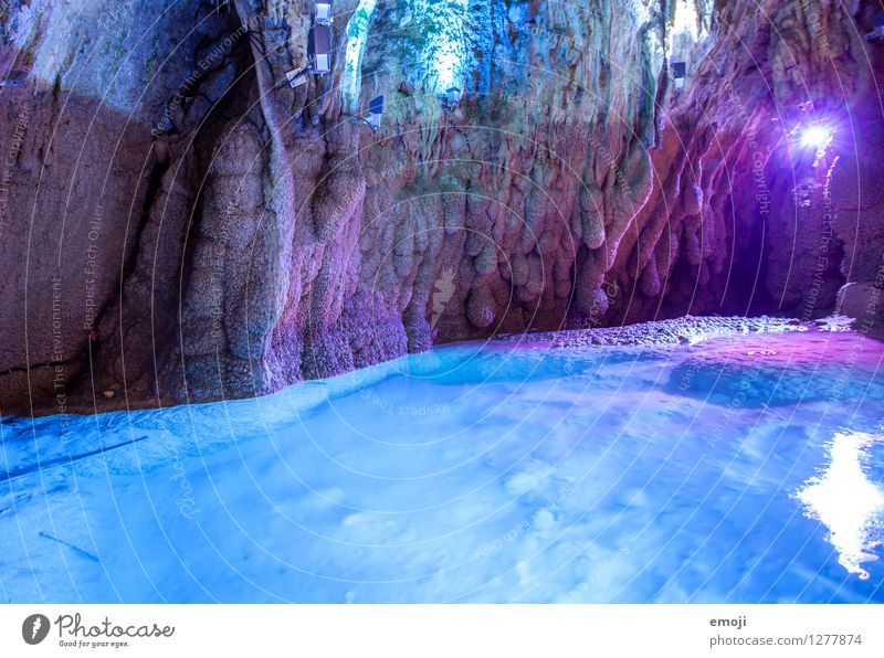 grotto Umwelt Natur Urelemente Teich Höhle Stein Wasser außergewöhnlich Bekanntheit blau violett Naturphänomene Attraktion Farbfoto mehrfarbig Innenaufnahme