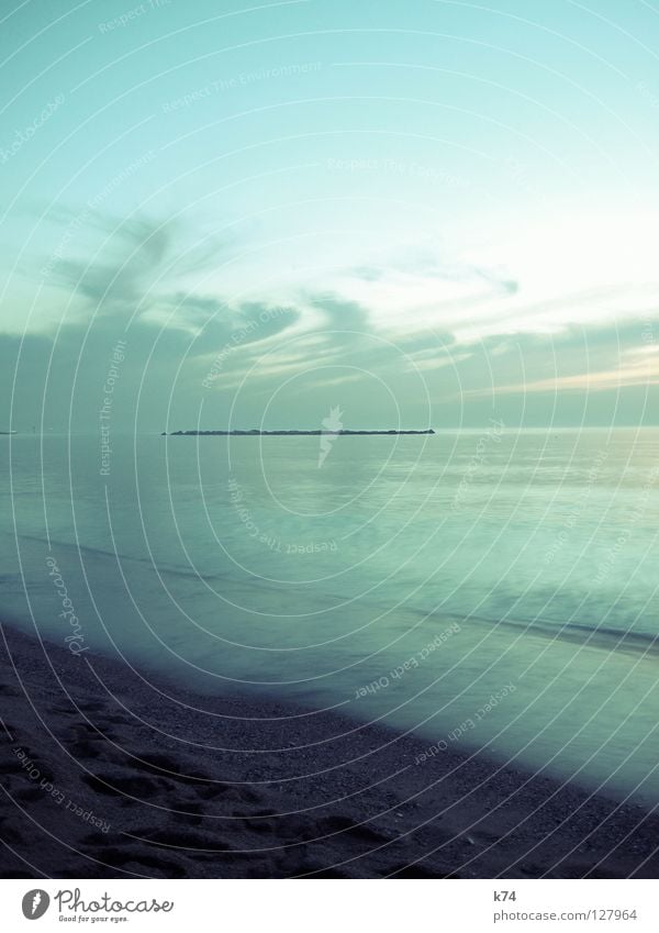 HEY JADE Strand Meer Himmel Wolken Morgen Sonnenaufgang Wellengang flach Küste Fußspur Erholung weich Pastellton violett türkis blau-grün Licht