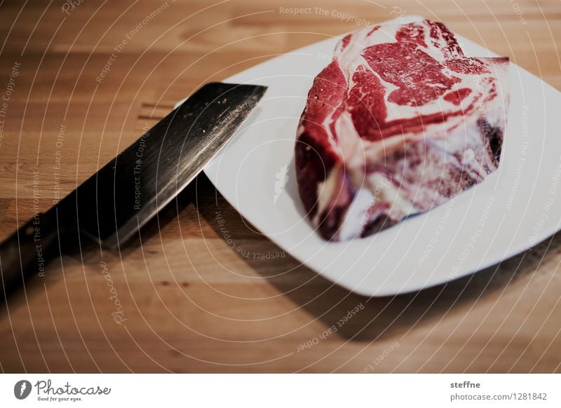 Tierisch gut: Rind Lebensmittel Fleisch Ernährung Essen Abendessen Vegetarische Ernährung lecker Messer Steak Rindfleisch Schlachtung Tierhaltung Farbfoto