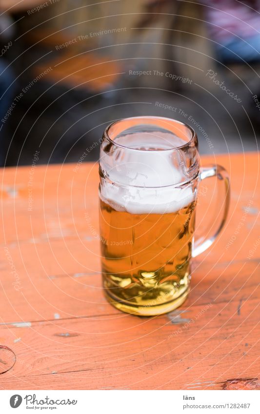 0815 AST | Prost Getränk Bier Glas Ferien & Urlaub & Reisen Tourismus Ausflug Tisch Restaurant ausgehen trinken Oktoberfest Jahrmarkt gold orange Vorfreude