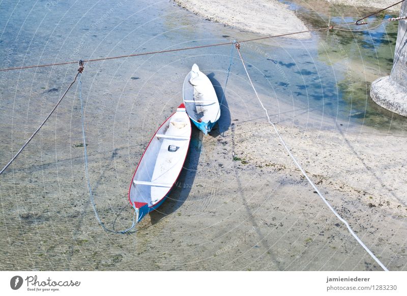 Ein Paar Boote Wasser Sommer Schönes Wetter Flussufer Strand Bucht Meer Insel Nusa Lembonganisch Fischerboot Anker Seil Ferien & Urlaub & Reisen hell