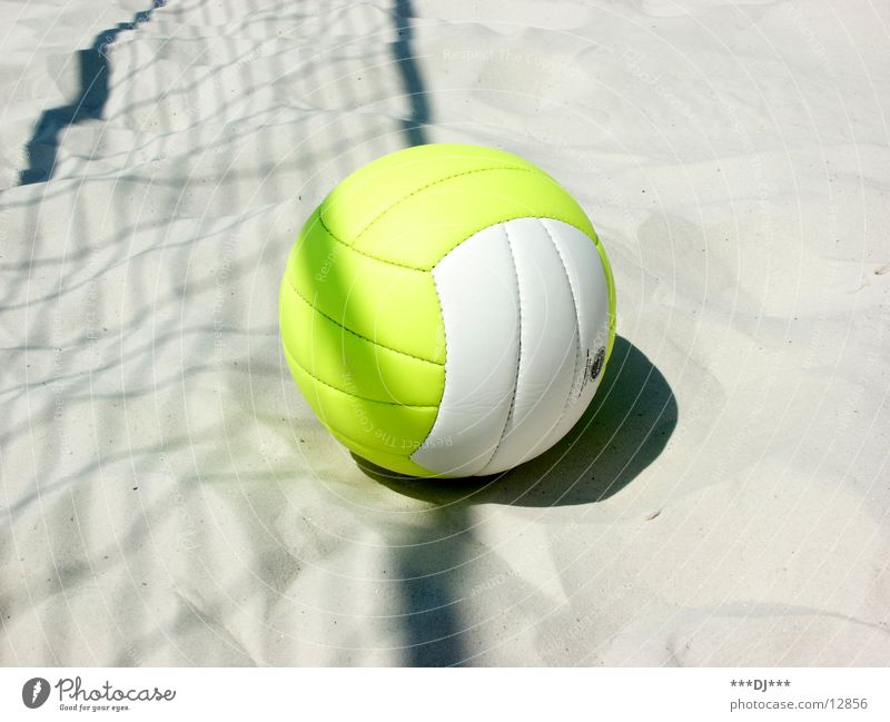 Volleyball ist angesagt... Feld Spielen Freizeit & Hobby Freibad Sport Sand Sonne Freude Schatten
