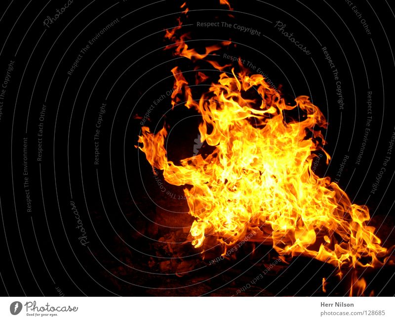 Fire in the sky II Physik heiß Grill rot gelb schwarz Glut brennen Feuer Brand Wärme Flamme orange Beleuchtung