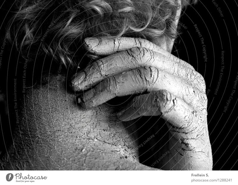 Haut und Haar maskulin Mann Erwachsene Haare & Frisuren Hand Finger Hals Nacken Hautfalten Locken 1 Mensch 45-60 Jahre grauhaarig Riss berühren Erotik trocken