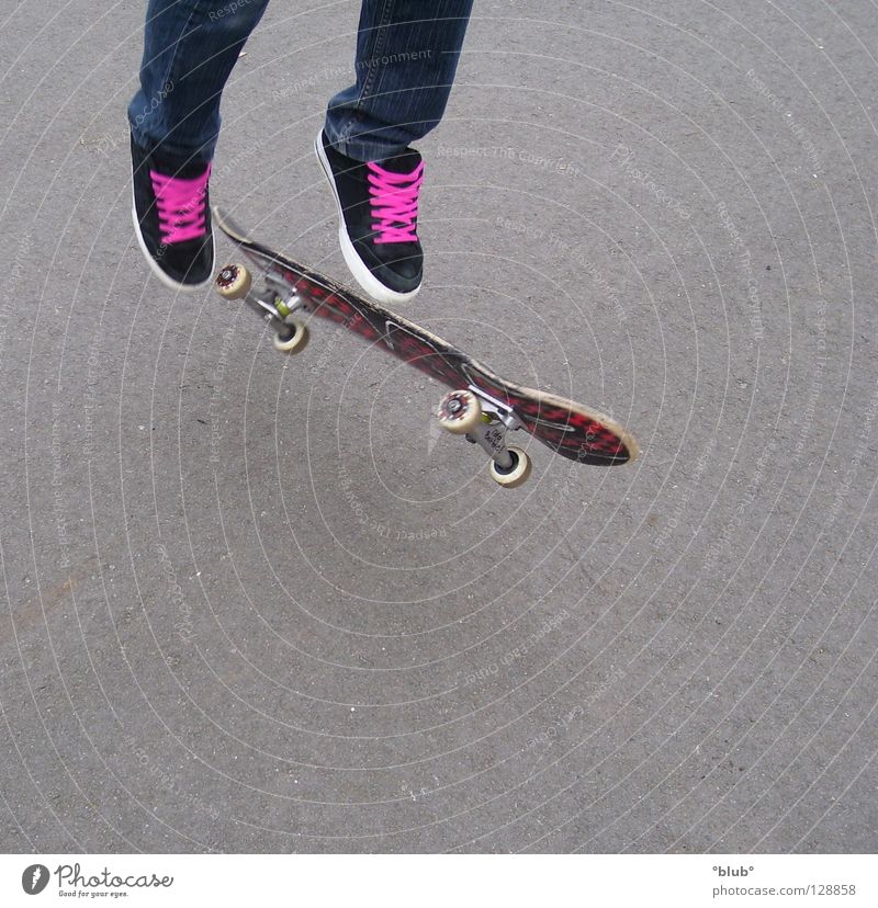 Skater-Minelli Asphalt Schuhe rosa Schuhbänder grau Freude Freizeit & Hobby Jugendliche Skateboarding Beine fliegen
