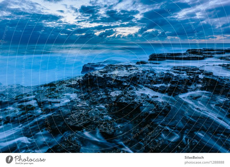 Blauer Sonnenaufgang III Umwelt Natur Landschaft Urelemente Wasser Sonnenuntergang Klima Klimawandel Schönes Wetter Wind Felsen Wellen Küste Fjord Riff