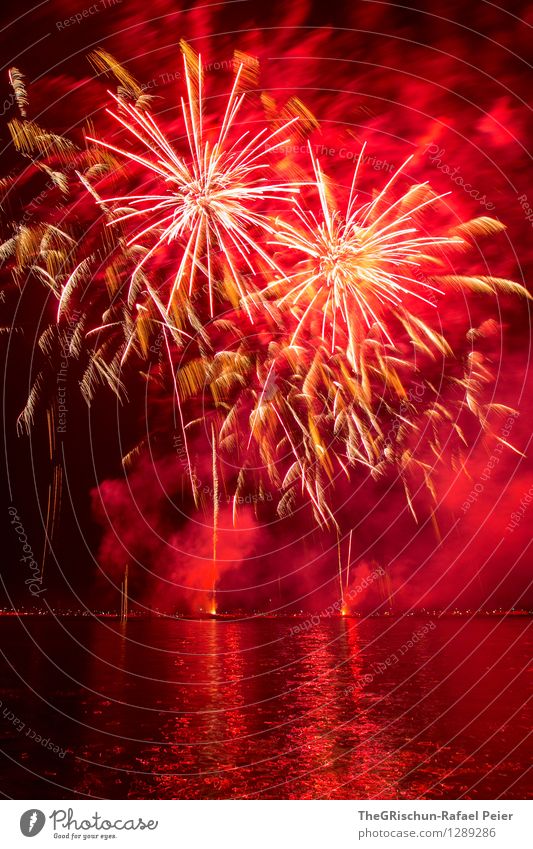 Fireworks Kunst Kunstwerk Theaterschauspiel rosa rot schwarz weiß Feuer Feuerwerk brennen hell erhellend Spektakel Reflexion & Spiegelung See Schweiz