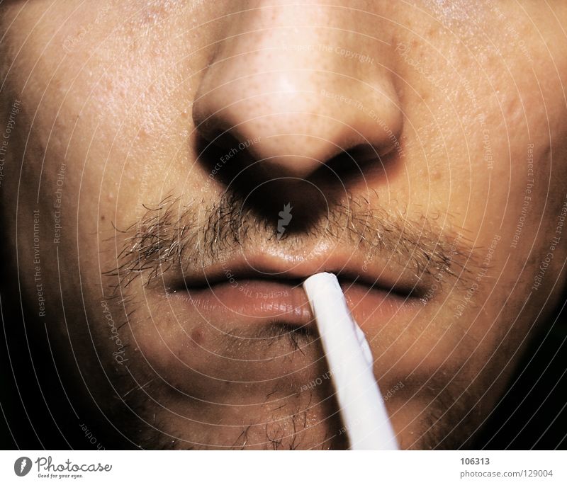 FEUER? Rauchen Mann Erwachsene Dreitagebart vernünftig Stress Drogensucht Zigarette Männermund unrasiert Bartstoppel Barthaare Anschnitt Gesichtsausschnitt