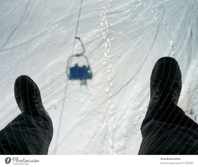 Der Traum vom Fliegen Schuhe Skilift Silhouette Sesselbahn Winter Winterurlaub Wintersport Skifahren Güterverkehr & Logistik Wanderschuhe schwarz weiß Schweben