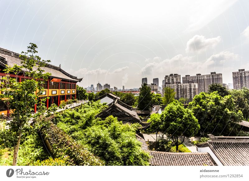 Blick vom Tempel über Jiangyin China Asien Stadt Menschenleer Haus Architektur Dach Klima Reichtum Häusliches Leben Zukunft Farbfoto Außenaufnahme Tag