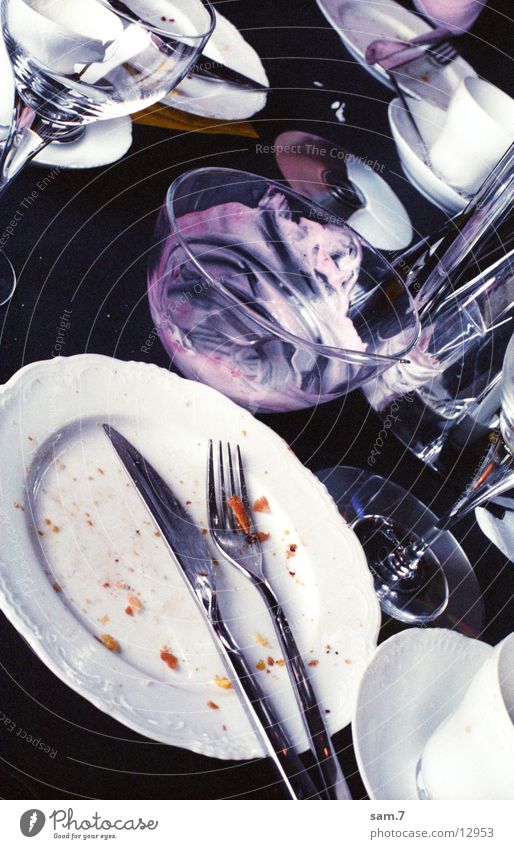 Partyleftovers Geschirr gebraucht Glas Ernährung dreckig Häusliches Leben