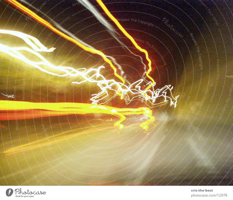 x-motion-1 Blitze Licht Geschwindigkeit verrückt Streifen Fototechnik caos crasy hell lichtblitz