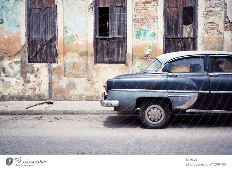 Amerikanischer Oldtimer in Kuba Ferien & Urlaub & Reisen Städtereise Stadt Santiago de Cuba Fassade Fenster Straße PKW Limousine alt ästhetisch authentisch