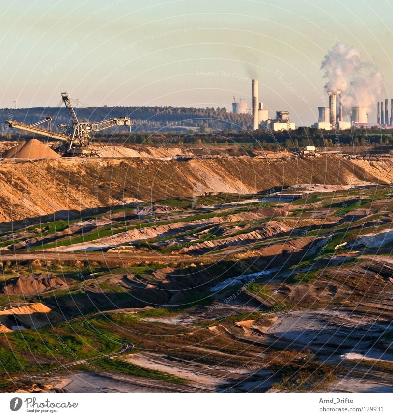 Garzweiler Braunkohle Demontage Bergbau Bagger Fabrik Horizont kaputt zerstören Kohlekraftwerk braun Umweltverschmutzung Zerstörung fossil Marslandschaft