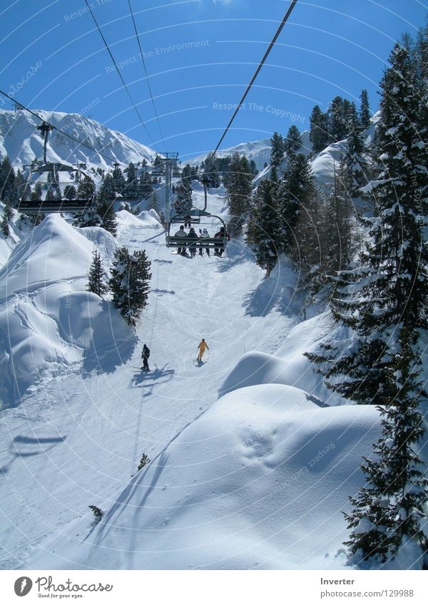 im Sessellift Ferien & Urlaub & Reisen Frankreich weiß Mensch Sesselbahn Seilbahn Mont Blanc Winter Schnee hoch Wetter Skifahren Tanne Skilift Skigebiet