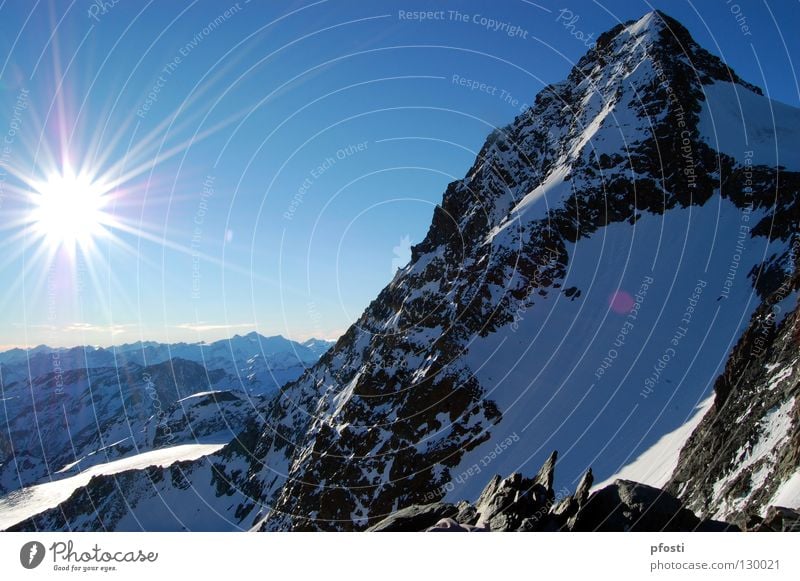 unterwegs zum Glockner Sonnenstrahlen Sonnenuntergang Stein Winter aufsteigen Steigung Berghütte Großglockner Bergsteigen Besteigung wandern Aussicht