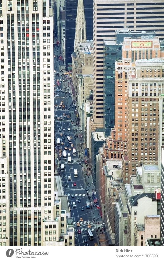 Manhattan I Hauptstadt Stadtzentrum Skyline bevölkert Haus Hochhaus Bauwerk Gebäude Architektur hoch Ferne Sightseeing Städtereise Dach Unendlichkeit