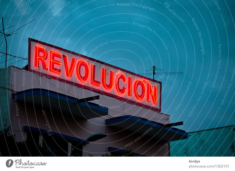 Die Erinnerung lebt Wolken Provinz Santiago de Cuba Kuba Haus Leuchtreklame Zeichen Schriftzeichen leuchten authentisch außergewöhnlich historisch rebellisch