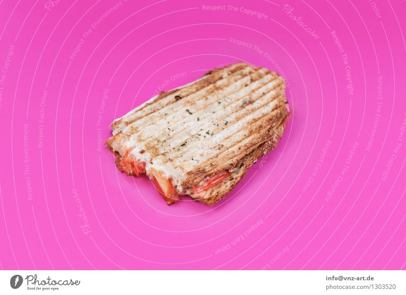 Sandwich Belegtes Brot Snack Toastbrot Werkstatt Blitzlichtaufnahme mehrfarbig Speise Essen Foodfotografie Mahlzeit graphisch lecker herzhaft Geschmackssinn