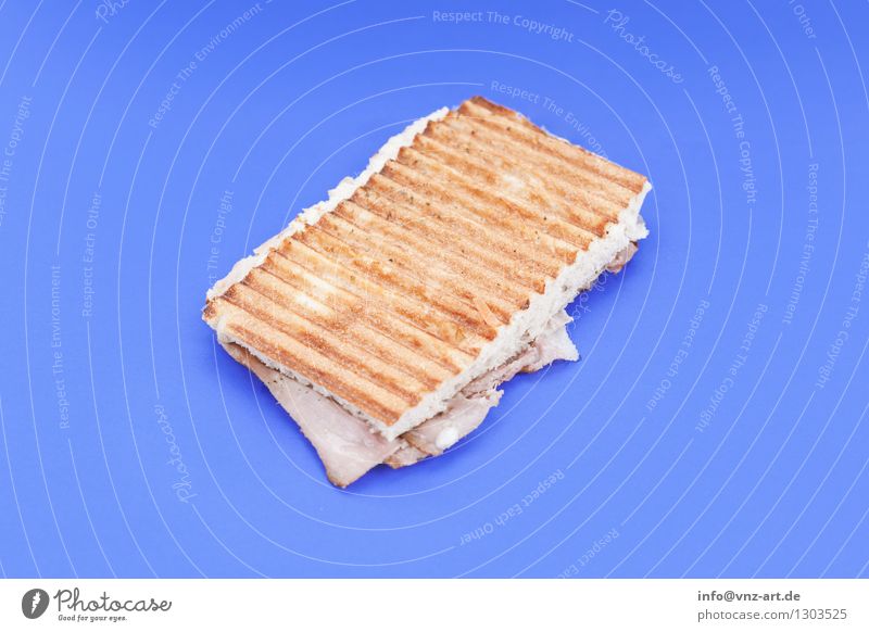 Sandwich Belegtes Brot Snack Toastbrot Werkstatt Blitzlichtaufnahme mehrfarbig Essen Foodfotografie Mahlzeit graphisch lecker herzhaft Geschmackssinn