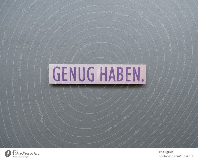 GENUG HABEN. Schriftzeichen Schilder & Markierungen Kommunizieren eckig grau violett Gefühle Stimmung Zufriedenheit Selbstlosigkeit bescheiden zurückhalten