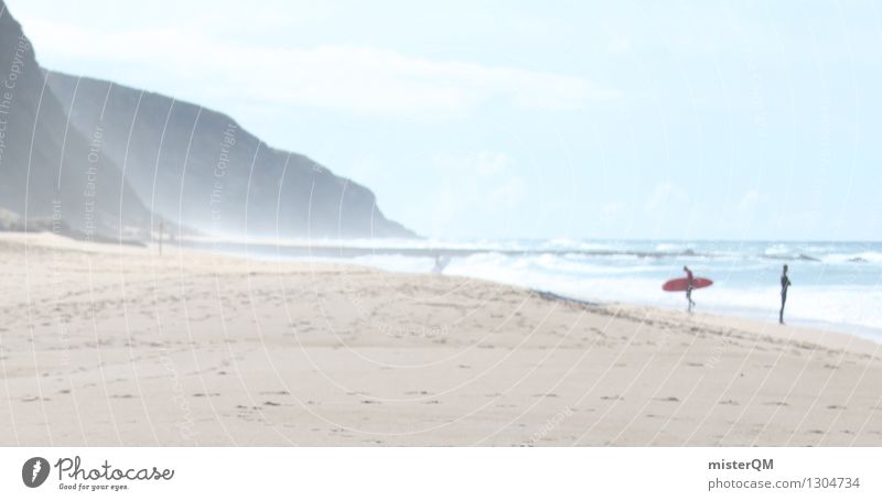 On The Beach. Kunst Abenteuer Strand Strandspaziergang Strandleben Strandparty Meer Portugal Sandstrand verträumt Farbfoto Gedeckte Farben Außenaufnahme