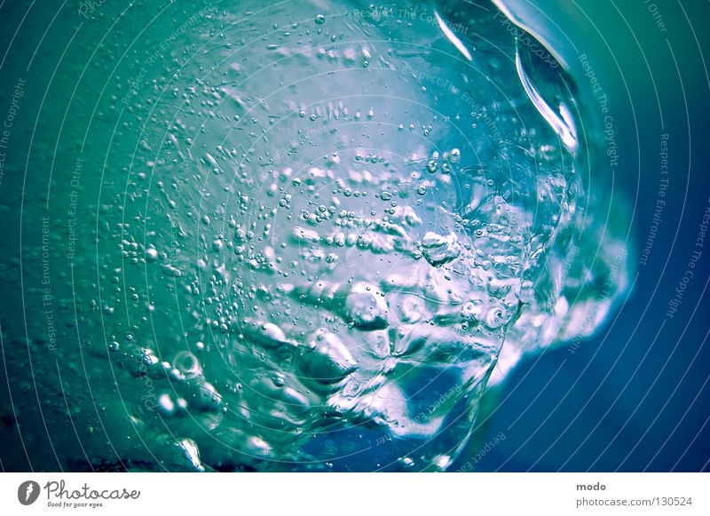 Frozen Bubbles III kalt grün Luft Eis hart Licht glänzend Luftblase Ewigkeit Klarheit fließen Vergänglichkeit schmelzen Makroaufnahme Nahaufnahme Wasser blasen