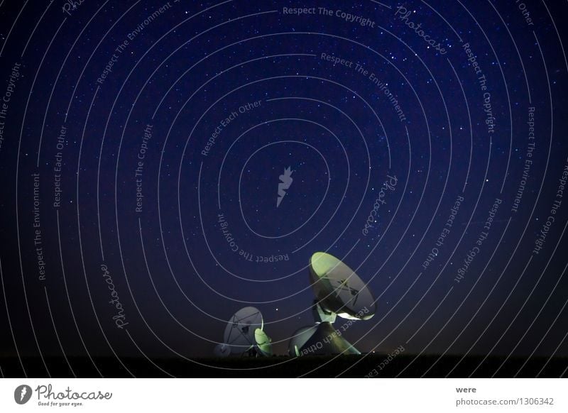 Listen into Space Spiegel Wissenschaften Nachthimmel Observatorium Antenne beobachten hören Astronaut Astronomie Bayern Deutschland Erdfunkstation Forchung