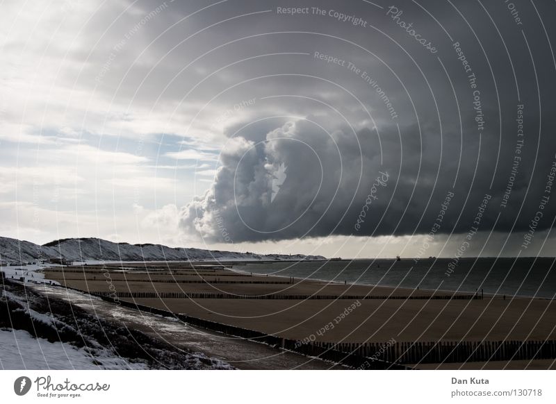 Teilweiser Weltuntergang Wolken Lamm mehrere Einigkeit grau böse Unwetter Sturm Apokalypse Oberfläche Belgien Niederlande rechts links Schneedecke Meer Zeeland