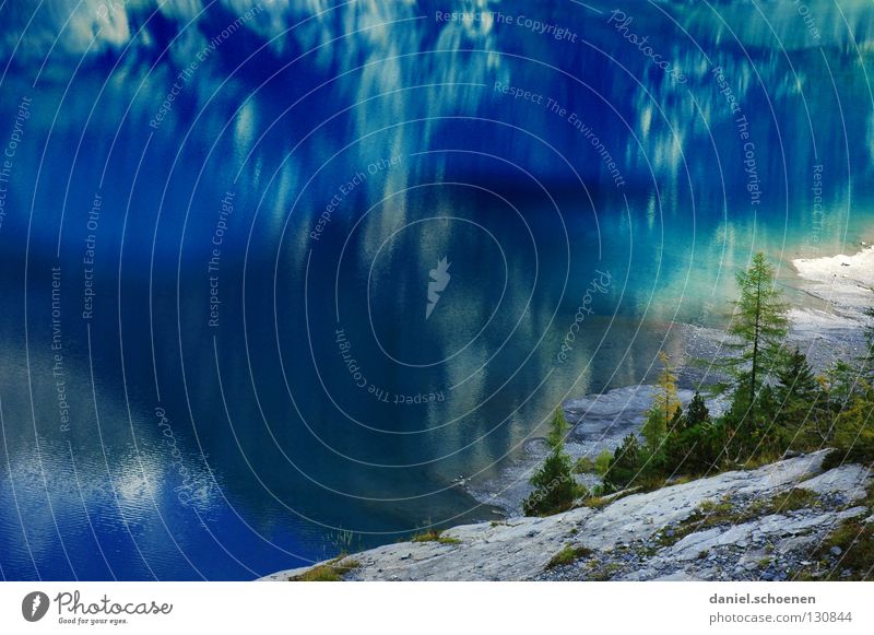 Badehose dabei ?? Reflexion & Spiegelung See Schweiz zyan wandern Tanne grün Sommer Einsamkeit ruhig Wolken Oberfläche Wasser blau Farbe Himmel Natur Alpen