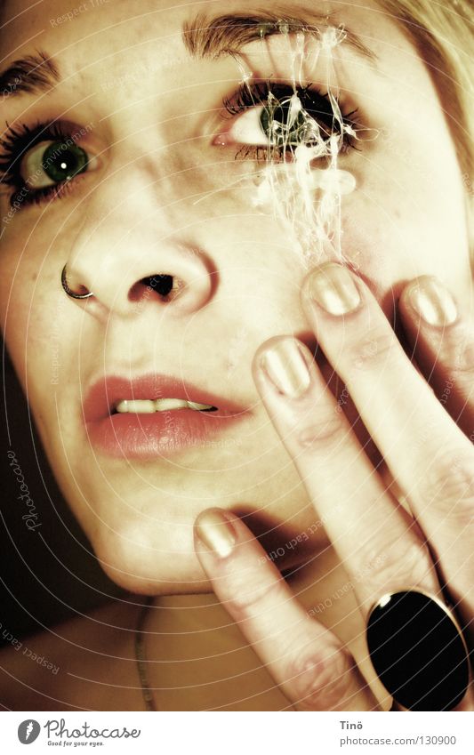 Glue eye Klebstoff Porträt Gefühle abstrakt obskur Experiment Gesicht Detailaufnahme Interesantes