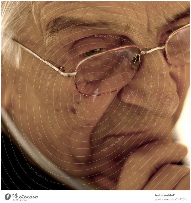 großvaters fabelhafte welt° Großvater Denken Porträt Stimmung Konzentration Vergänglichkeit Gesundheit Senior Nachdenken