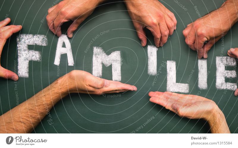 viele Hände formen mit Buchstaben das Wort Familie Familie & Verwandtschaft zusammenhalt Zusammensein Liebe gemeinsam Gemeinschaft bauen planen planung Eltern