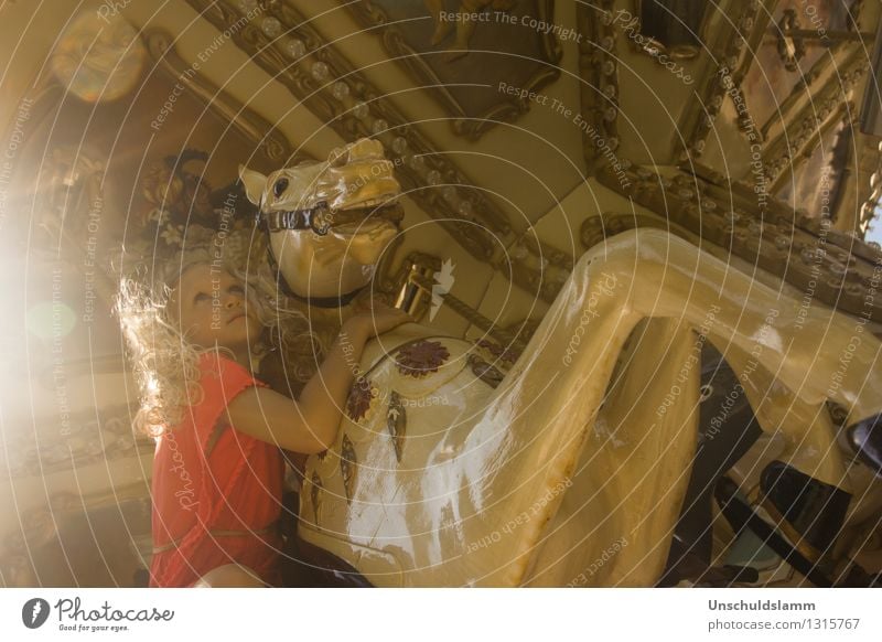 Chez Caramel III Jahrmarkt Mensch Kind Mädchen Kindheit Leben 3-8 Jahre Pferd Kitsch Krimskrams Karussell Karussellpferd Bewegung ästhetisch retro schön gold
