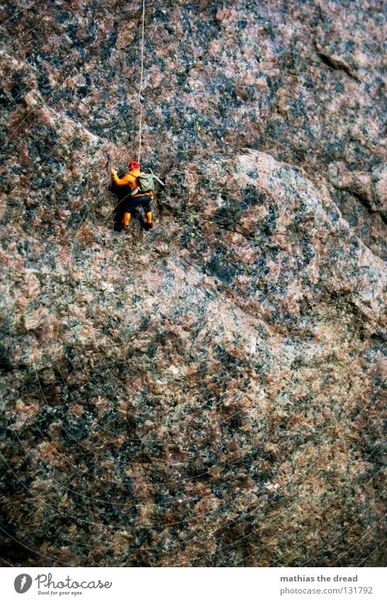 ZIELHÖHE 40 cm Fuge hart dunkel groß Mann gefährlich extrem Sport Geborgenheit vertikal Spielen Stein Mineralien Extremsport Felsen Berge u. Gebirge Riss