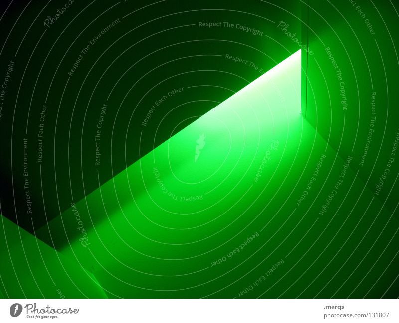 Erleuchtet Licht Geometrie ungesund grün Grünstich knallig grasgrün Beleuchtung Strahlung blenden Ecke Wand eng beklemmend unbequem grell Strukturen & Formen