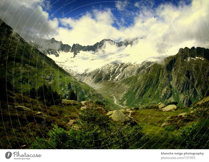 swiss fairy tale Wolken grün Bergwiese Schweiz Hoffnung Aussicht Berge u. Gebirge Himmel blau Alm Alpen Schnee Felsen bergblick