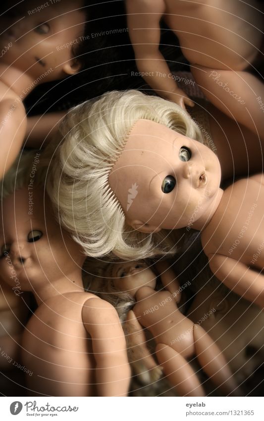Blondes have more fun Spielen Kinderspiel Mensch feminin Homosexualität Mädchen Menschengruppe Haare & Frisuren Spielzeug Puppe Kunststoff alt blond gruselig