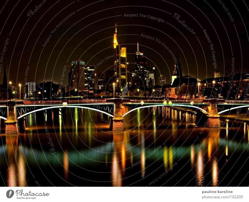 Frankfurter Lichterspiel Frankfurt am Main Nacht dunkel Skyline Brücke Beleuchtung Fluss Reflexion & Spiegelung