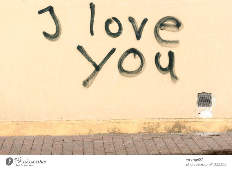 Aussage Mauer Wand Fassade Schriftzeichen Graffiti braun gelb schwarz Gefühle Glück Frühlingsgefühle Verliebtheit Treue Romantik Wahrheit Ehrlichkeit Hoffnung