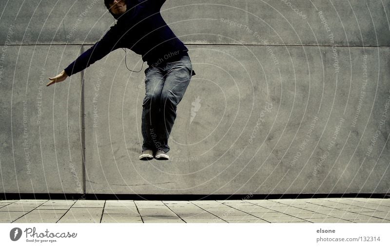 ::JUMPER:: springen hüpfen Mann Wand Beton Mauer Mensch fliegen Typ elsone Wege & Pfade