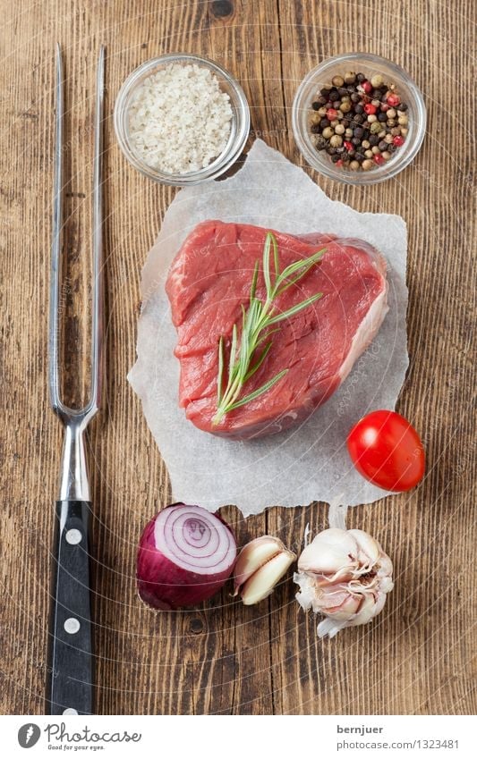 Vorbereitung Lebensmittel Fleisch Gemüse Kräuter & Gewürze Bioprodukte Slowfood Gabel Gesundheit gut braun rot Rinderlende Rindfleisch Steak Rindersteak roh