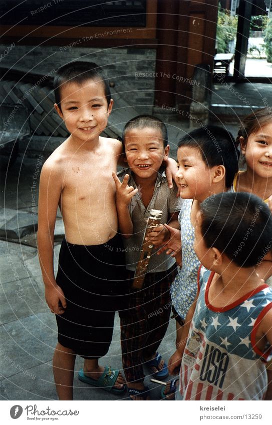 Was guckst Du? China Ferien & Urlaub & Reisen Kind Obdachlose Chinese Menschengruppe