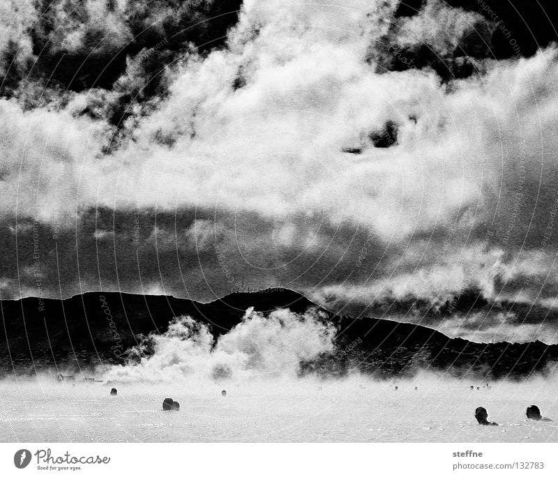 Abdampfen Blaue Lagune Island Erholung Stress schwarz weiß Rauch Wolken Physik angenehm Gesundheit Schwarzweißfoto Himmel Wasserdampf Dampfbad Schwimmen & Baden