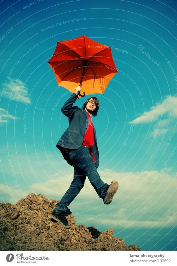Welcome Mr. Poppins Cloppenburg Regenschirm Sonnenschirm planen gehen leicht Leichtigkeit Schweben Wolken Mann Fallschirm Am Rand Absturz Aktion Freude Himmel