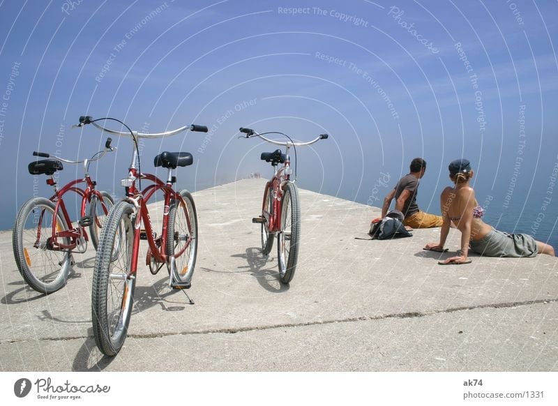 Cruisen bis zum Ende der Welt Strand Cruiser Fahrrad rot Weitwinkel Verkehr Rad Himmel blau