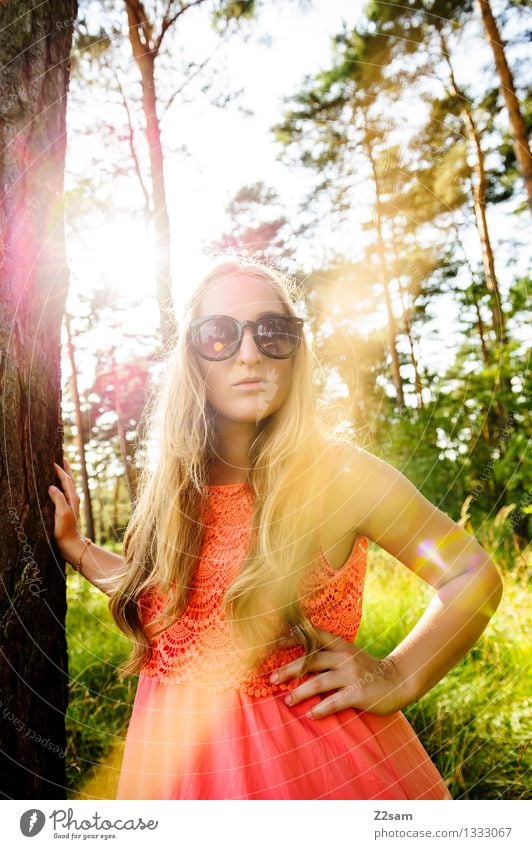 Sommer oder was? Lifestyle elegant Stil schön feminin Junge Frau Jugendliche 18-30 Jahre Erwachsene Natur Landschaft Schönes Wetter Baum Gras Wald Kleid
