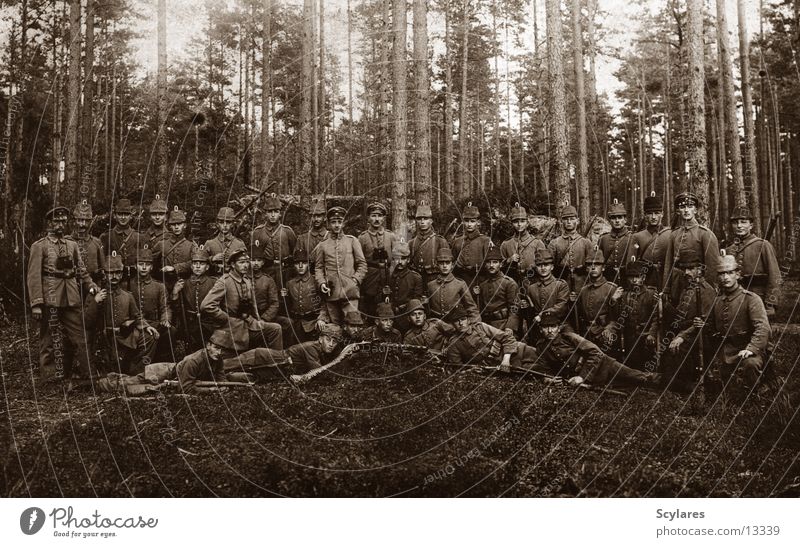Im Wald da sind die Räuber Soldat Krieg Maschinengewehr Mensch Landwehr 1916 alt Kompanie